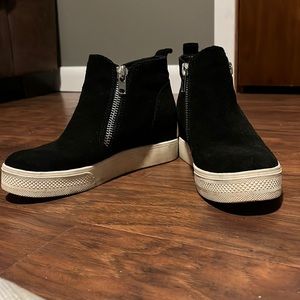 Steve Madden Black Wedgie Sneaker